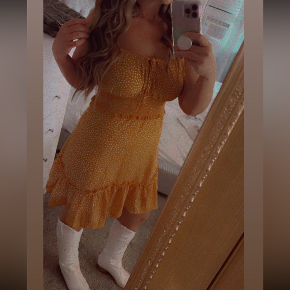Yellow Dress - Picture 9 of 10